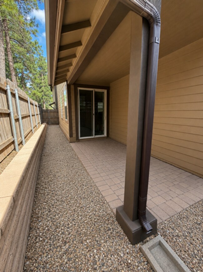 Building Photo - 2836 W Pico Del Monte Cir