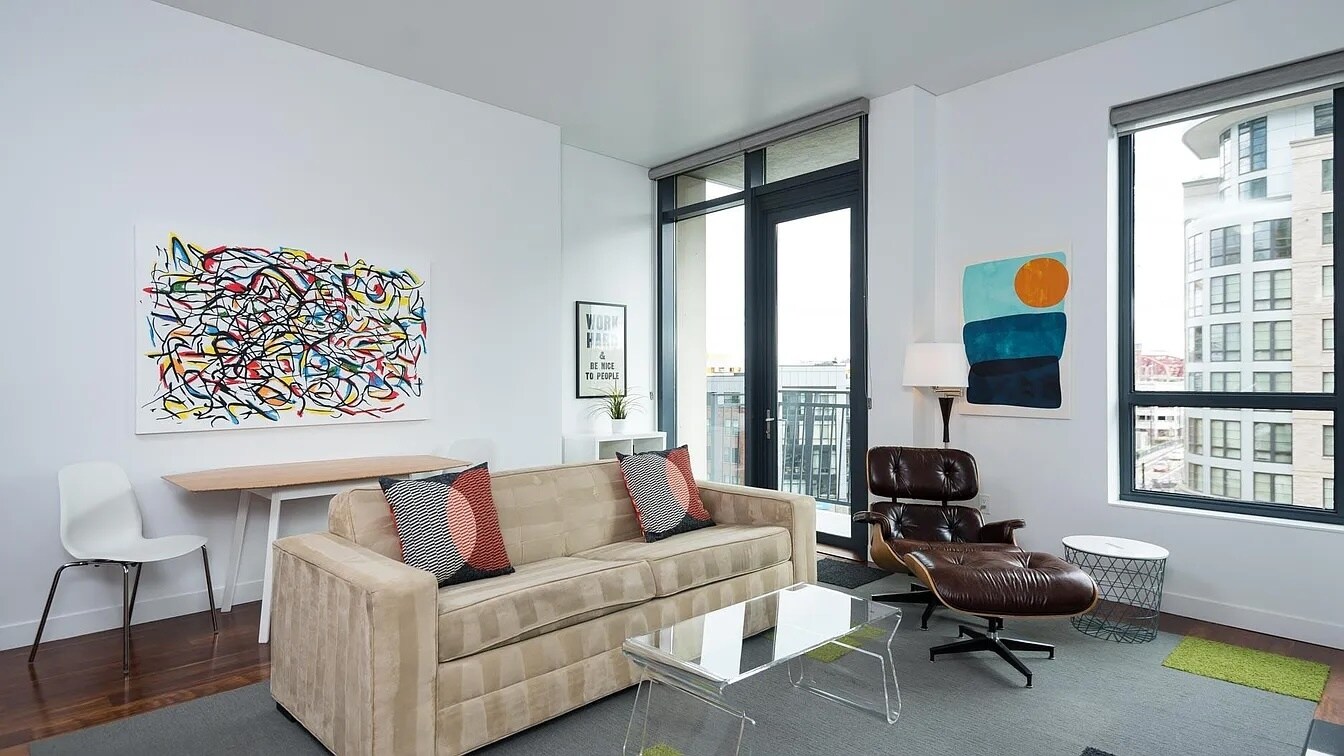 Building Photo - 922 NW 11th Ave