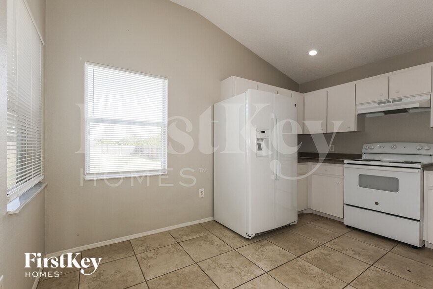 Building Photo - 1237 E Grove Ave