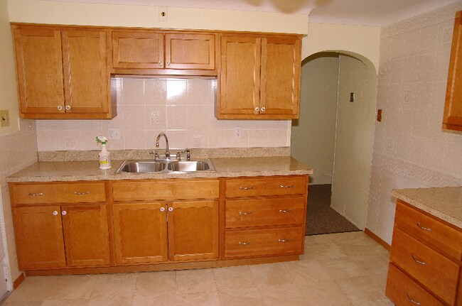 Building Photo - 950. AMERICA REALTY PA LIC LONG TERM RENTALS