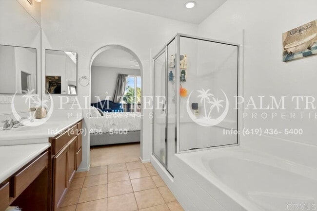 Building Photo - Stunning 4-Bedroom Townhome in Chula Vista...