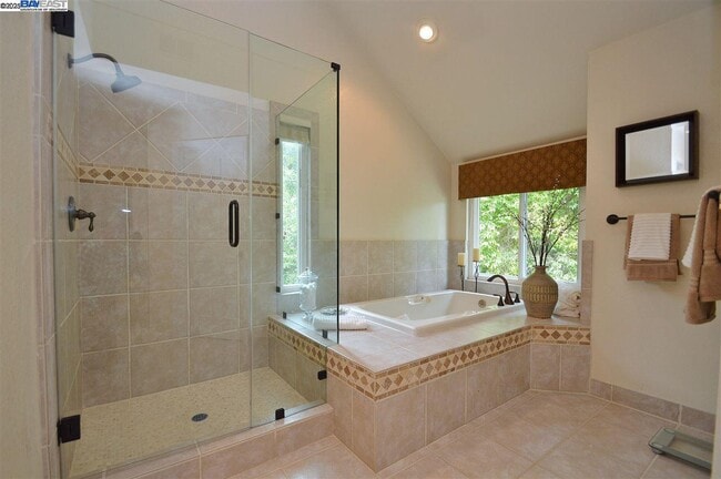Building Photo - 2051 Pebble Dr