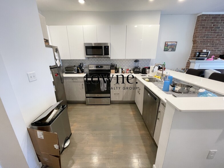 Building Photo - 1402 Beacon St