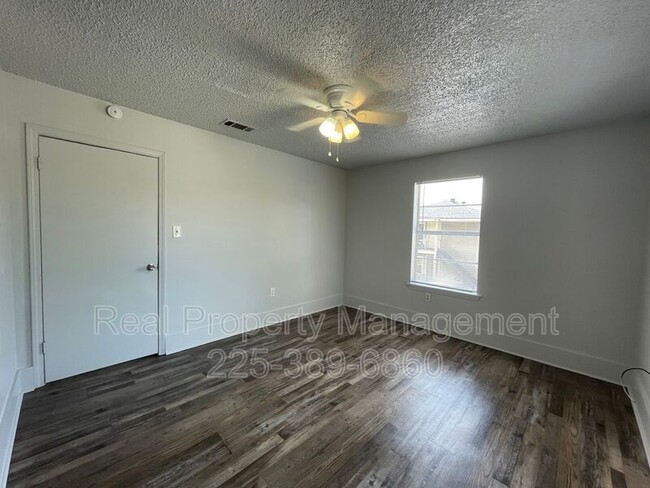 Building Photo - 1005 Shilo St