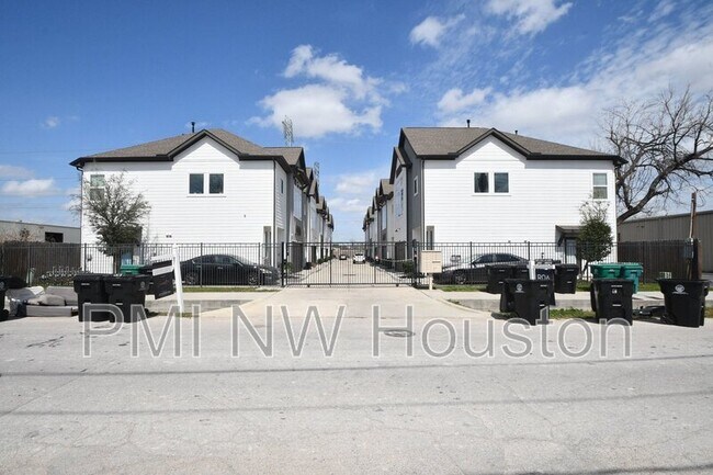 Building Photo - 5904 Gardendale Dr