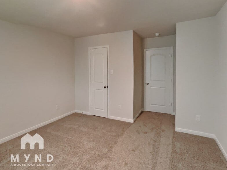 Building Photo - 1117 Clark Dr