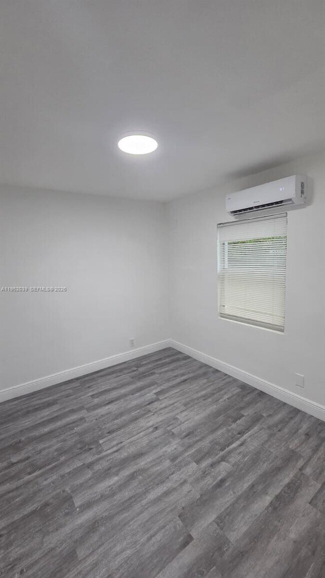 Building Photo - 855 NW 3rd Terrace