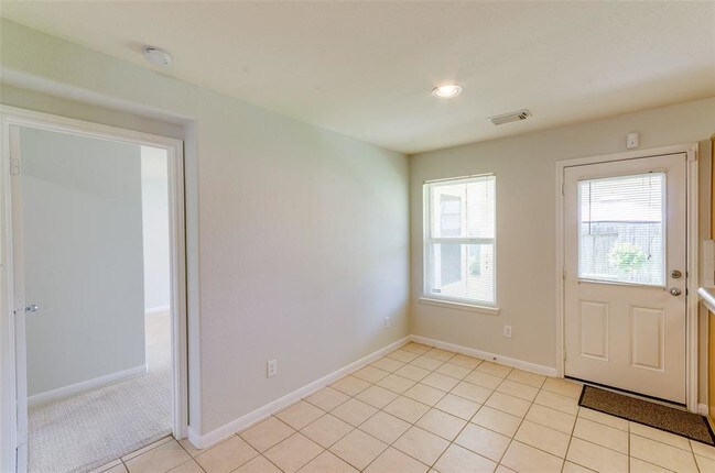 Building Photo - 3302 Legends Landing Dr