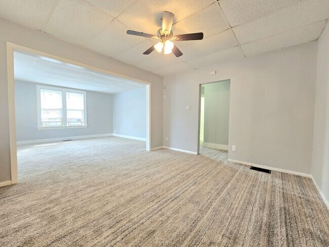 Building Photo - 802 S 27th St
