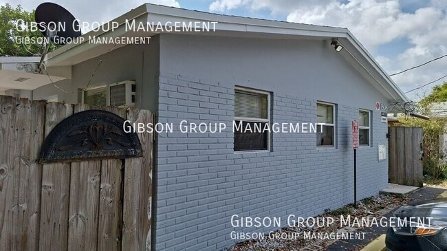 Building Photo - 1808 SW 11th Ct