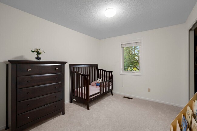 Building Photo - Beautiful 3 bedroom home in Lake Oswego!