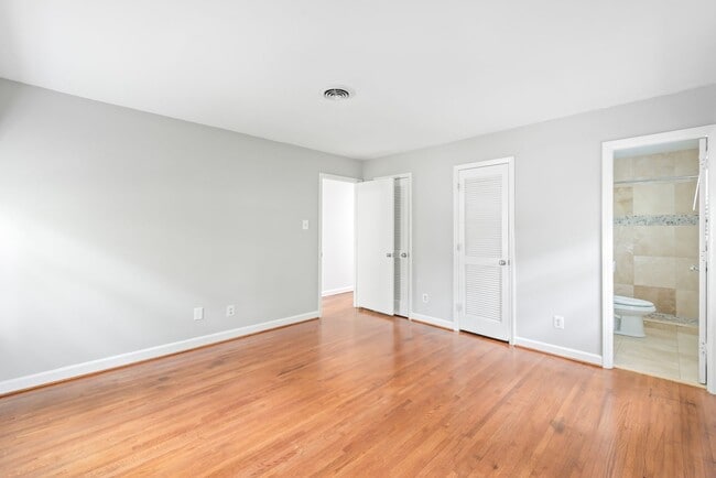 Building Photo - 3 Bedroom home in Coventry Woods!