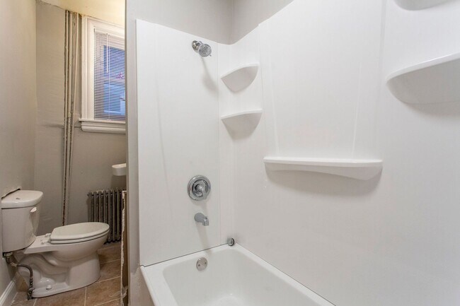 Building Photo - Stunning 1-Bedroom Apartment Near Universi...