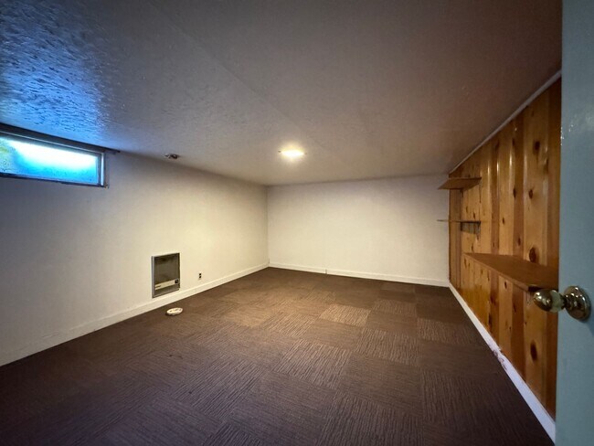 Building Photo - 1008 Lake Ave