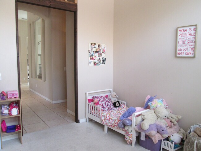 Building Photo - Unfurnished - 1 Year Rental