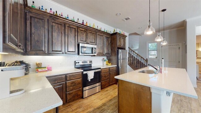 Building Photo - 105 Luther St