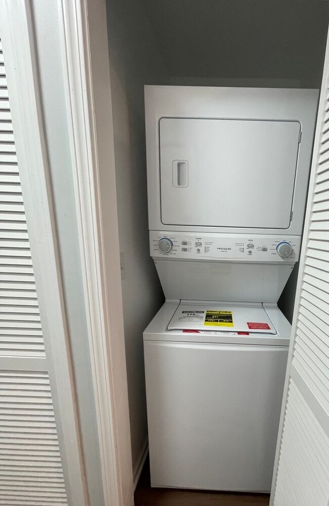 Building Photo - 3359 S Indiana Ave