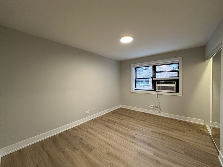 Building Photo - 535 W Aldine Ave