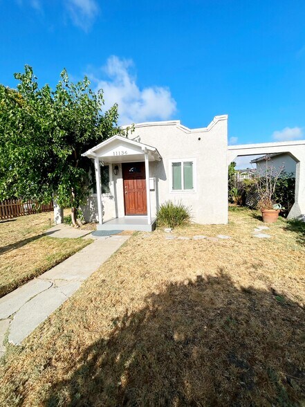 Primary Photo - 11136 Redfern Ave
