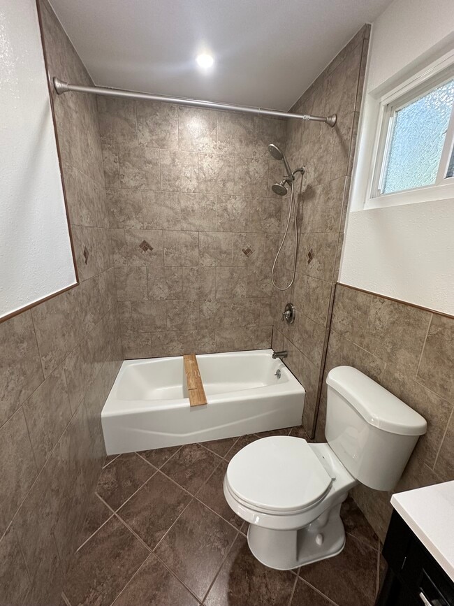 2nd bathroom - 5112 W 123rd Pl