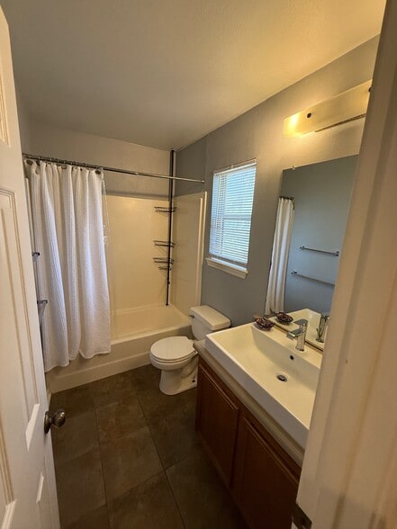Building Photo - 1506 Cinnamon Path