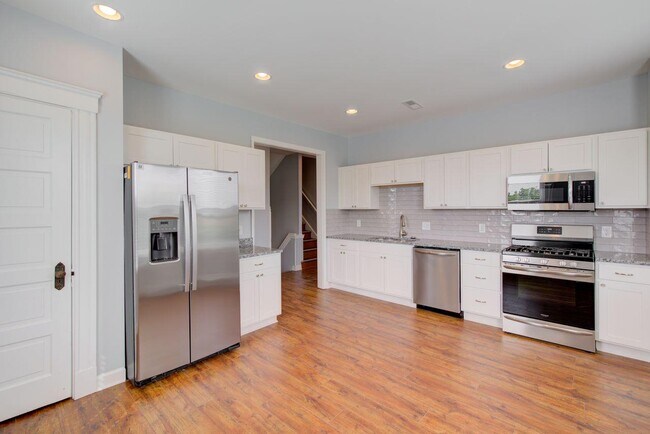 Building Photo - 1629 Hoffner St