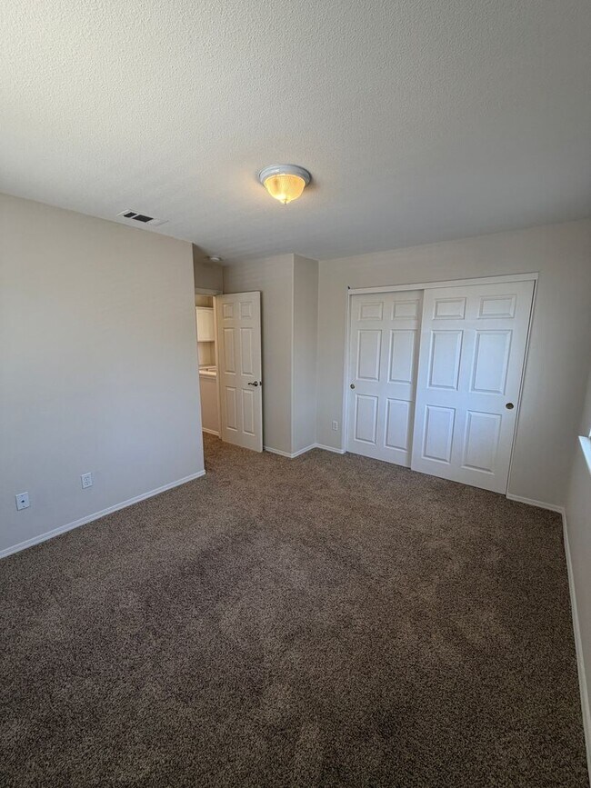 Building Photo - 1810 Baylor Ln