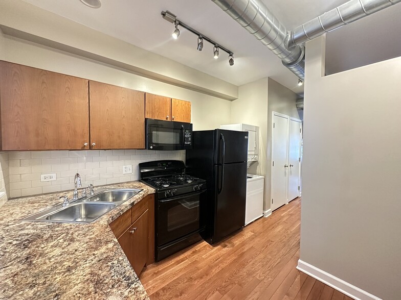 Building Photo - 674 N Orleans St