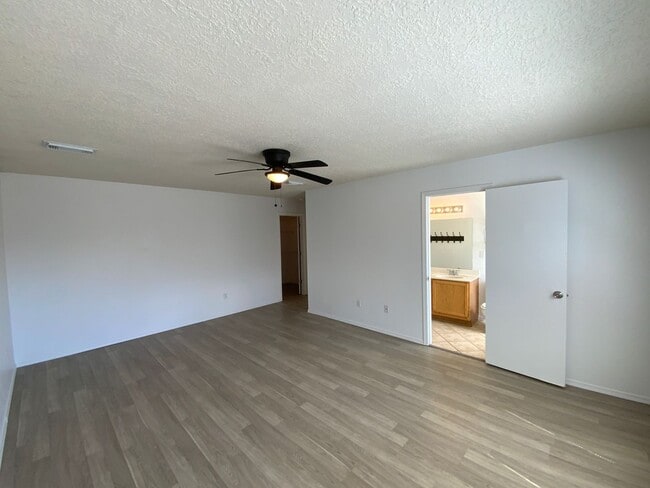Building Photo - 4 Bedroom Single Story Home Available Near...