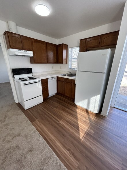 Building Photo - 1584 E Courtney Pl