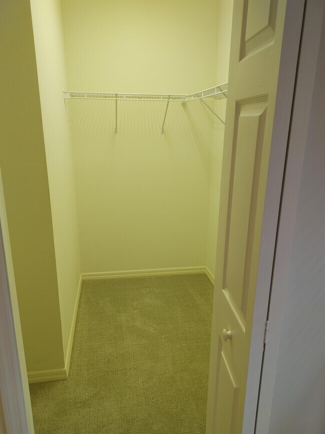 Building Photo - 1705 W Spring Meadow Loop