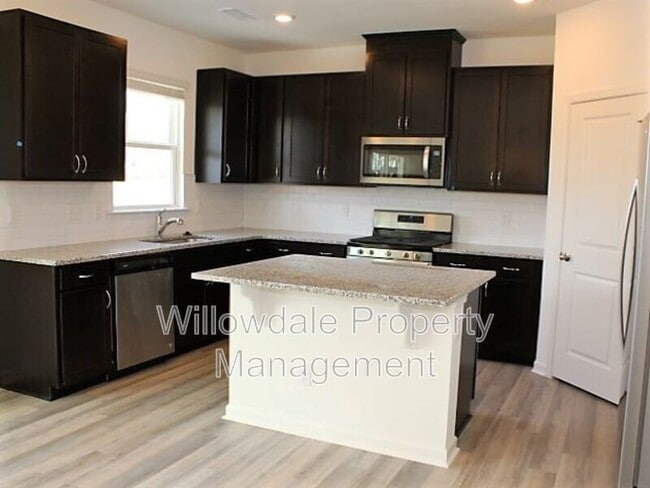 Building Photo - 125 Willow Grove Ln