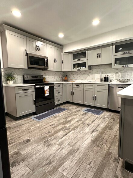 Building Photo - 423 Ololu Dr