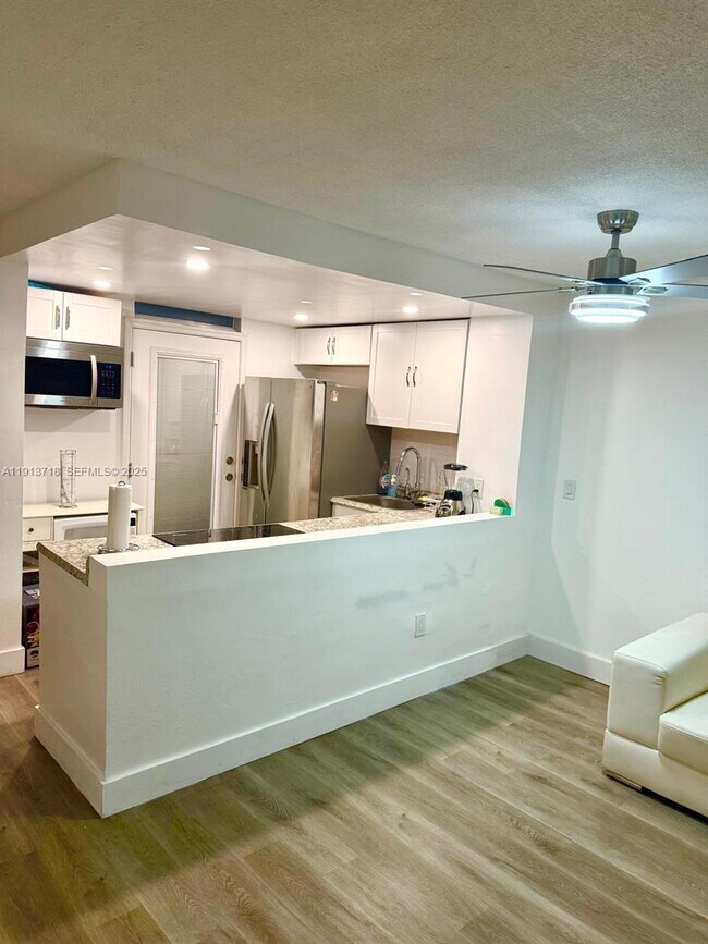 Building Photo - 1045 10th St