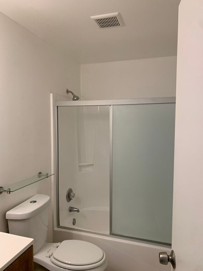 Building Photo - Vero Beach 2 Bedroom 1 Bath