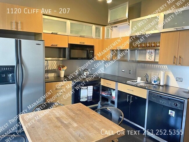 Building Photo - 1120 E Cliff Ave