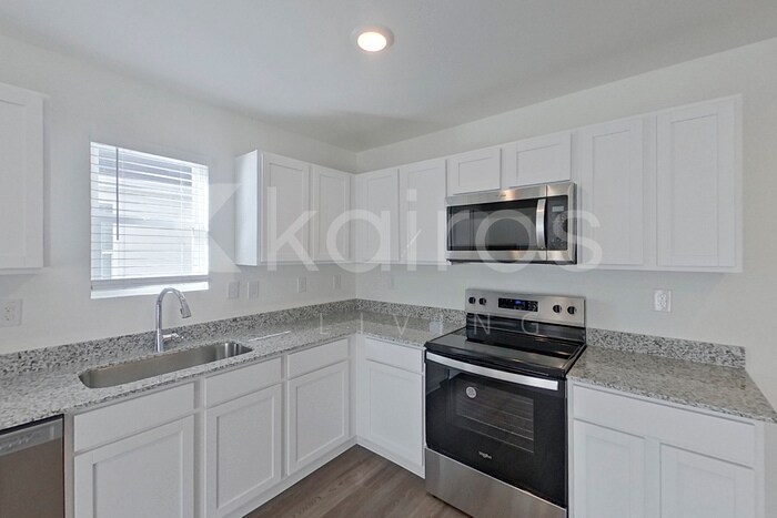 Building Photo - 112 Flat Rock Ml Trl