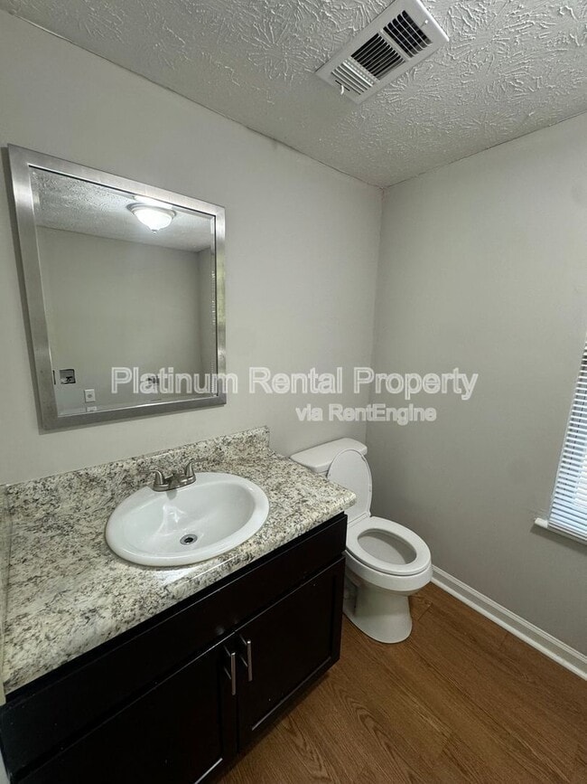 Building Photo - 270 Splitwood Ln