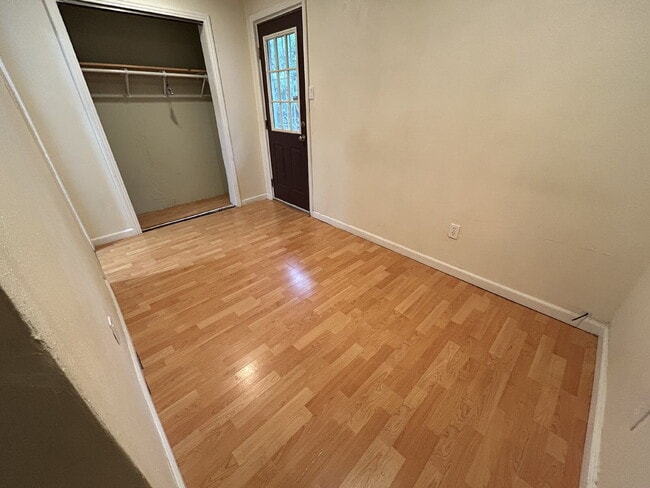 Building Photo - Cute 2 bedroom 1 bath in Tahoe Park Sacram...