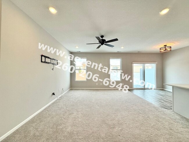 Building Photo - 3 Bedroom Residence