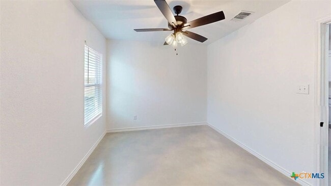 Building Photo - 907 Smoke Tree Ln