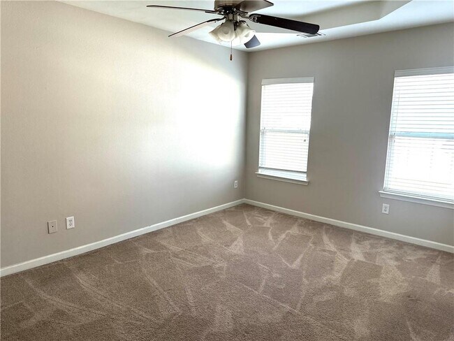 Building Photo - 140 Oakmont Dr