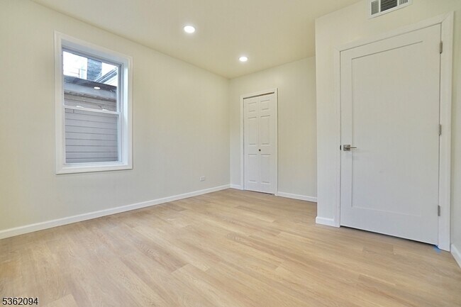 Building Photo - 103 3rd Ave