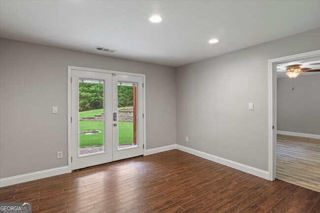 Building Photo - 2115 Julien Overlook