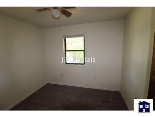 Building Photo - 403 Myra Lou Ave