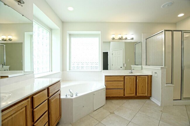 Building Photo - 16612 Barrhead Cove