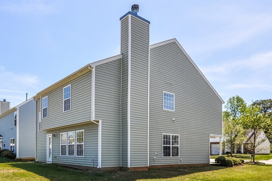 Building Photo - 3771 Burtons Barn St