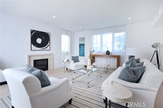 Building Photo - 4641 Cahuenga Blvd