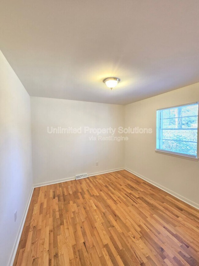 Building Photo - 6405 Myrtle Grove Rd