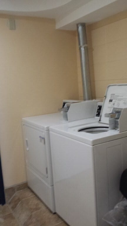 Building Photo - 358 Main St